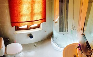 Deluxe Studio | Bathroom | Shower, free toiletries, hair dryer, towels - Ozgen Suit (Çanakkale)