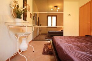 Apartment, 2 Bedrooms | 2 bedrooms, individually decorated, individually furnished, desk