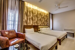 Egyptian cotton sheets, premium bedding, free rollaway beds, free WiFi - Hotel Ma Grand (Pudukkottai)
