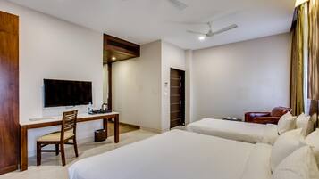 Egyptian cotton sheets, premium bedding, free rollaway beds, free WiFi