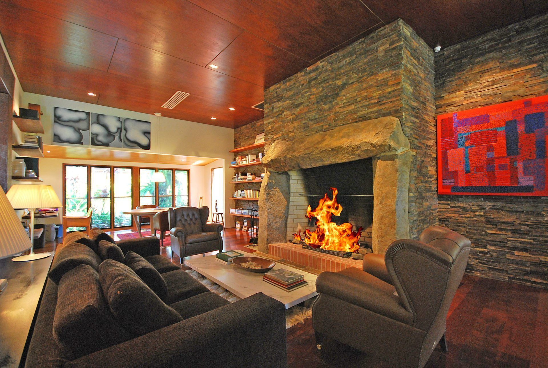 House, 6 Bedrooms | Living room | TV, fireplace