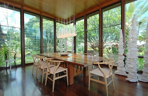 House, 6 Bedrooms | In-room dining