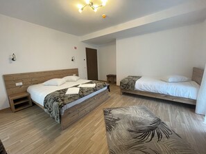 Kamar Basic | Brankas, Wi-Fi gratis, dan seprai linen