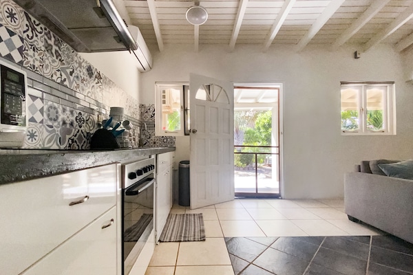 Superior Suite, 1 Bedroom, Courtyard View, Courtyard Area | Private kitchen | Fridge, microwave, stovetop, coffee/tea maker