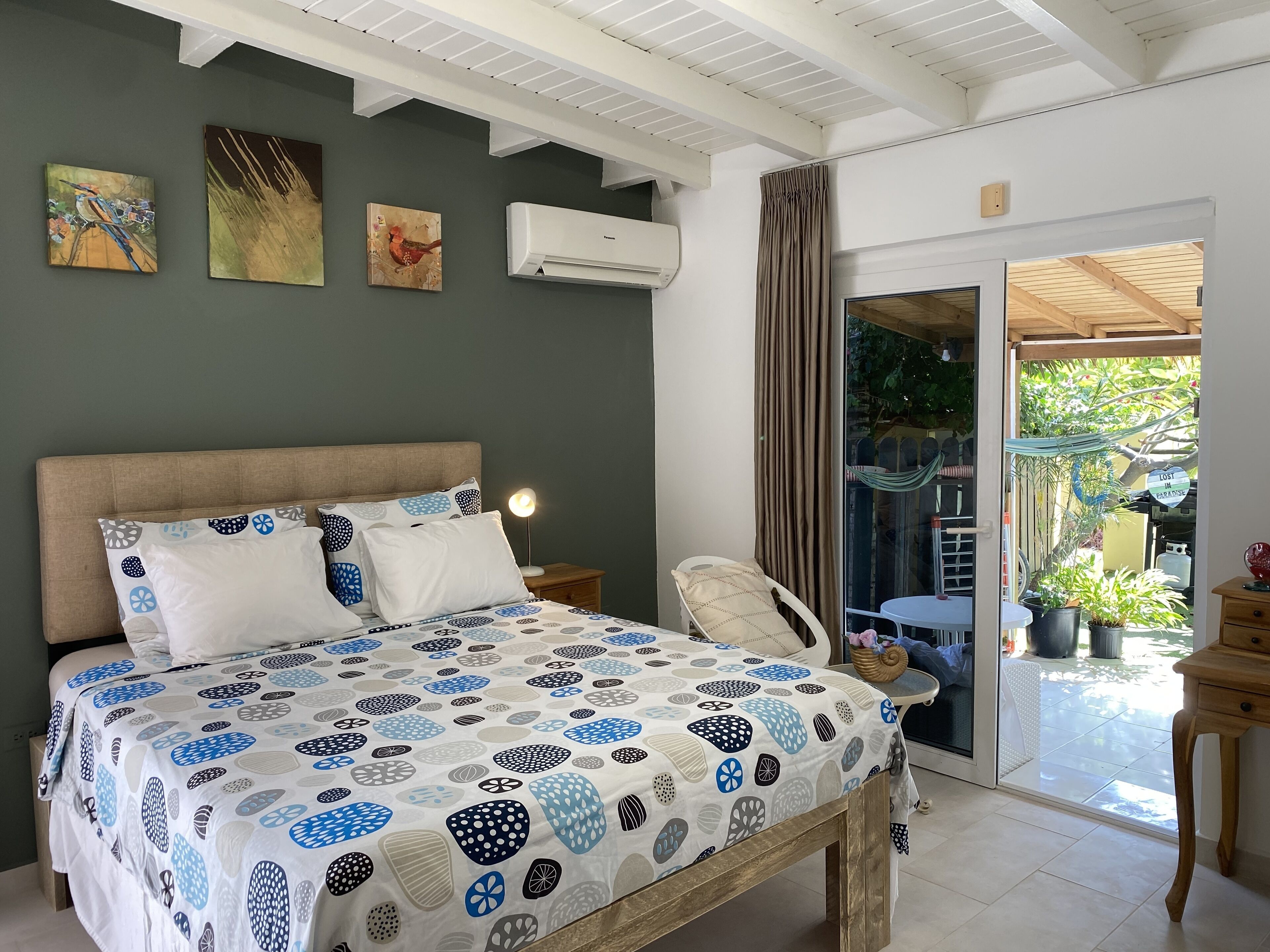 Studio Panoramique, 1 chambre, vue jardin, en bord de piscine