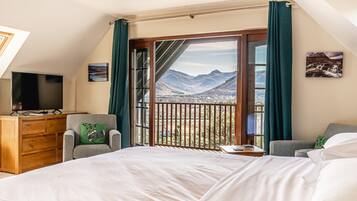 Superior tweepersoonskamer, 1 kingsize bed, balkon | 1 slaapkamer, luxe beddengoed, individueel gedecoreerd