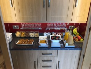 Free daily continental breakfast - Treetops B&B (Fort William)