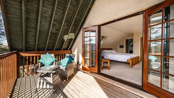 Superior Double Room, 1 Super King Bed, Balcony | 1 bedroom, premium bedding, individually decorated