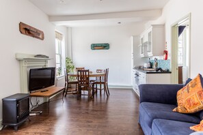 Comfort-lejlighed - 1 soveværelse - køkken - udsigt til flod | Privat køkken | Køleskab, mikrobølgeovn, ovn, kogeplade