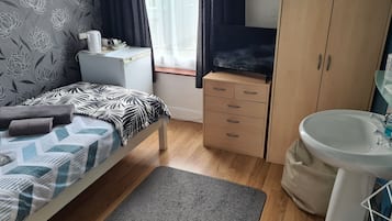 Iron/ironing board, free WiFi, bed sheets