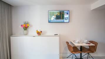 Deluxe Studio, Kitchenette, City View | Extra beds