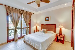 คอมฟอร์ทอพาร์ทเมนท์, 6 ห้องนอน, ปลอดบุหรี่, วิวชายหาด | 1 ห้องนอน, พื้นที่ทำงานแบบใช้แล็ปท็อป, Wi-Fi ฟรี