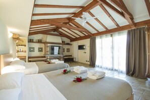 Chambre Quadruple, vue jardin, dans les dépendances