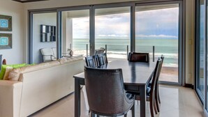 Apartment, 3 Bedrooms, Non Smoking, Beach View | In-room dining - Diamante del Sol 501N (Jacó)