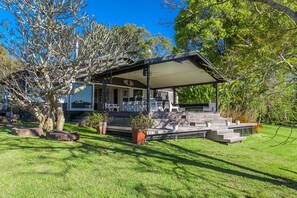 House, 5 Bedrooms | Terrace/patio