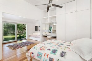House, 5 Bedrooms | 5 bedrooms, iron/ironing board, cribs/infant beds, rollaway beds - Aria - Country chic with valley views (Nashua)