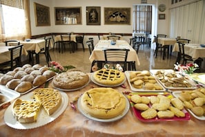 Gratis morgenmadsbuffet hver dag