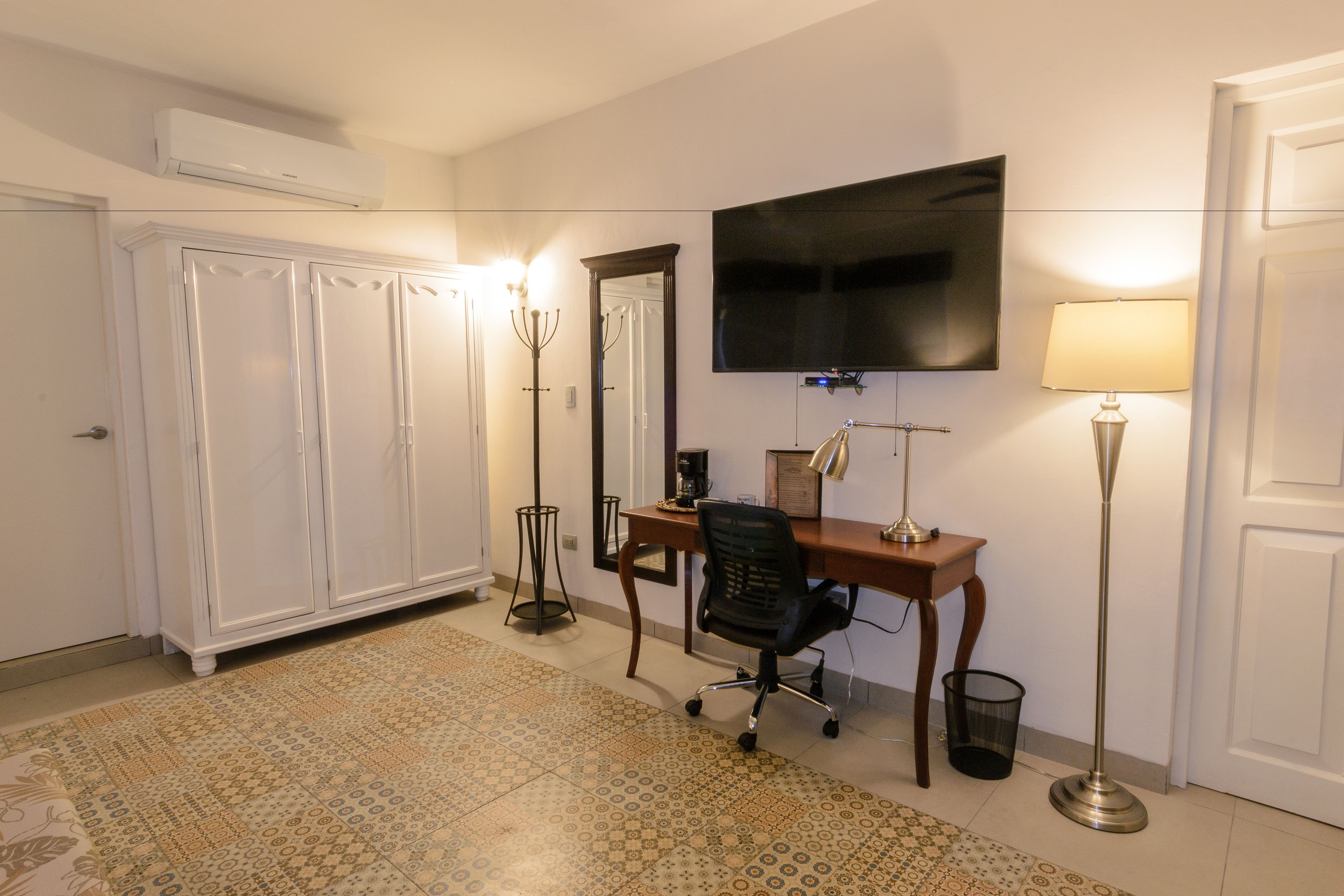 uxmal suite | egyptian cotton sheets, premium bedding, memory-foam beds, in-room safe