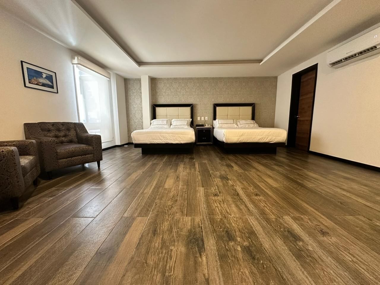 Comfort studio suite | Luxe beddengoed, een kluis op de kamer, een bureau, een laptopwerkplek