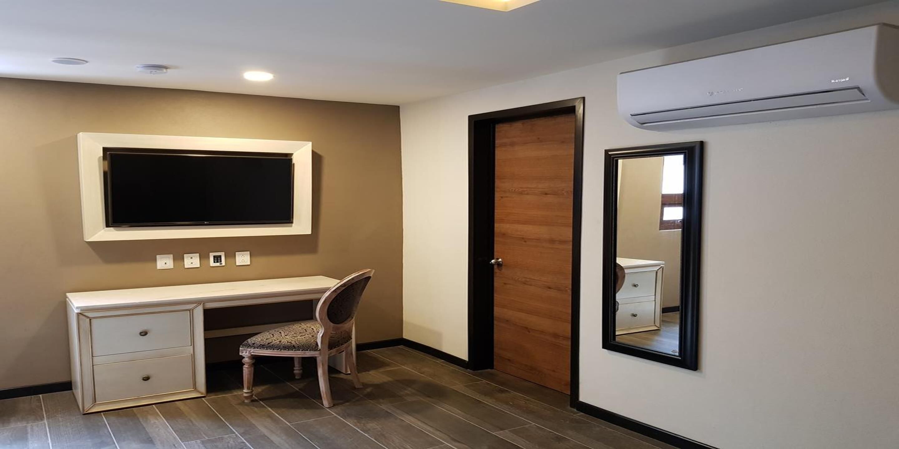 double room, 1 queen bed | 1 bedroom, premium bedding, in-room safe, desk