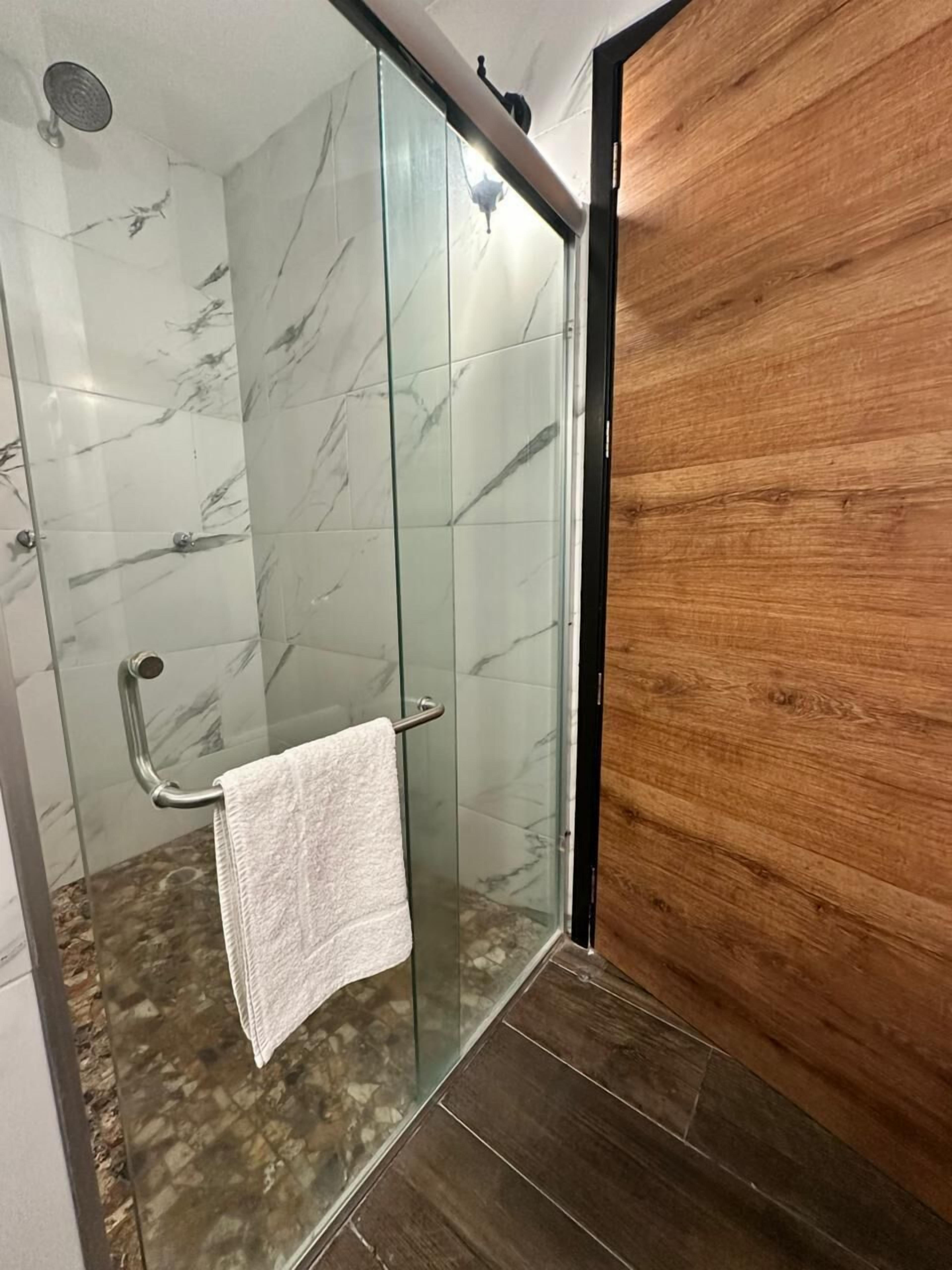 Shower, free toiletries, towels