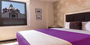 Habitació doble, 1 llit de matrimoni | Roba de llit d'alta qualitat, caixa forta a l'habitació i escriptori 