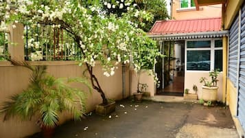 Pintu masuk hartanah