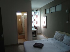 Studio Suite | 14 bedrooms, desk, free WiFi - La Primerose (Quatre Bornes)