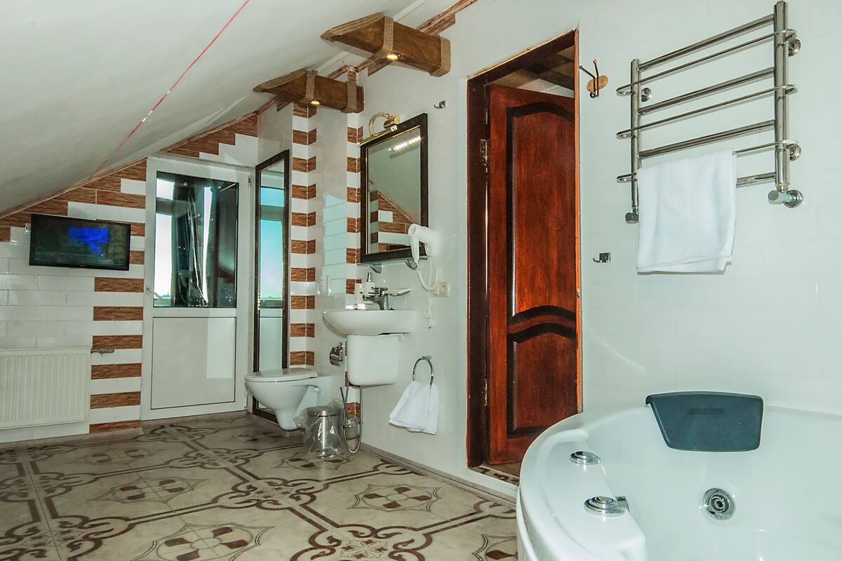 Suite, 1 King Bed | Bathroom | Jetted tub, free toiletries, hair dryer, bathrobes