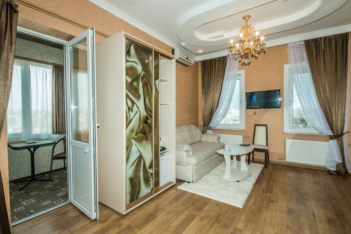Suite, 1 Bedroom | Living area | Flat-screen TV, pay movies