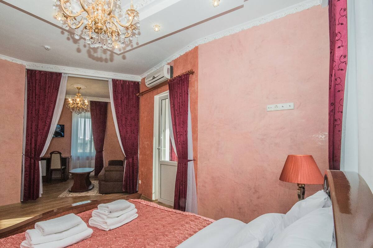 Deluxe Double Room, Balcony | 1 bedroom, premium bedding, minibar, in-room safe