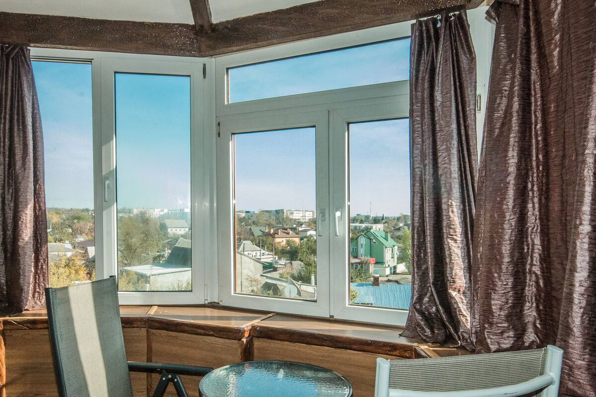 Suite, 1 King Bed | In-room dining