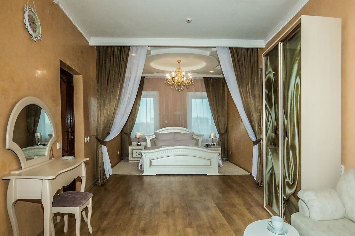 Suite, 1 Bedroom | 1 bedroom, premium bedding, minibar, in-room safe