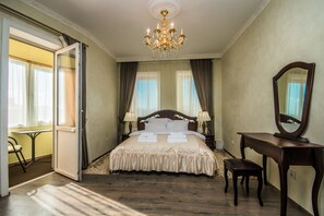 Deluxe Double Room, 1 King Bed | 1 bedroom, premium bedding, minibar, in-room safe - Velion Hotel (Kharkiv)