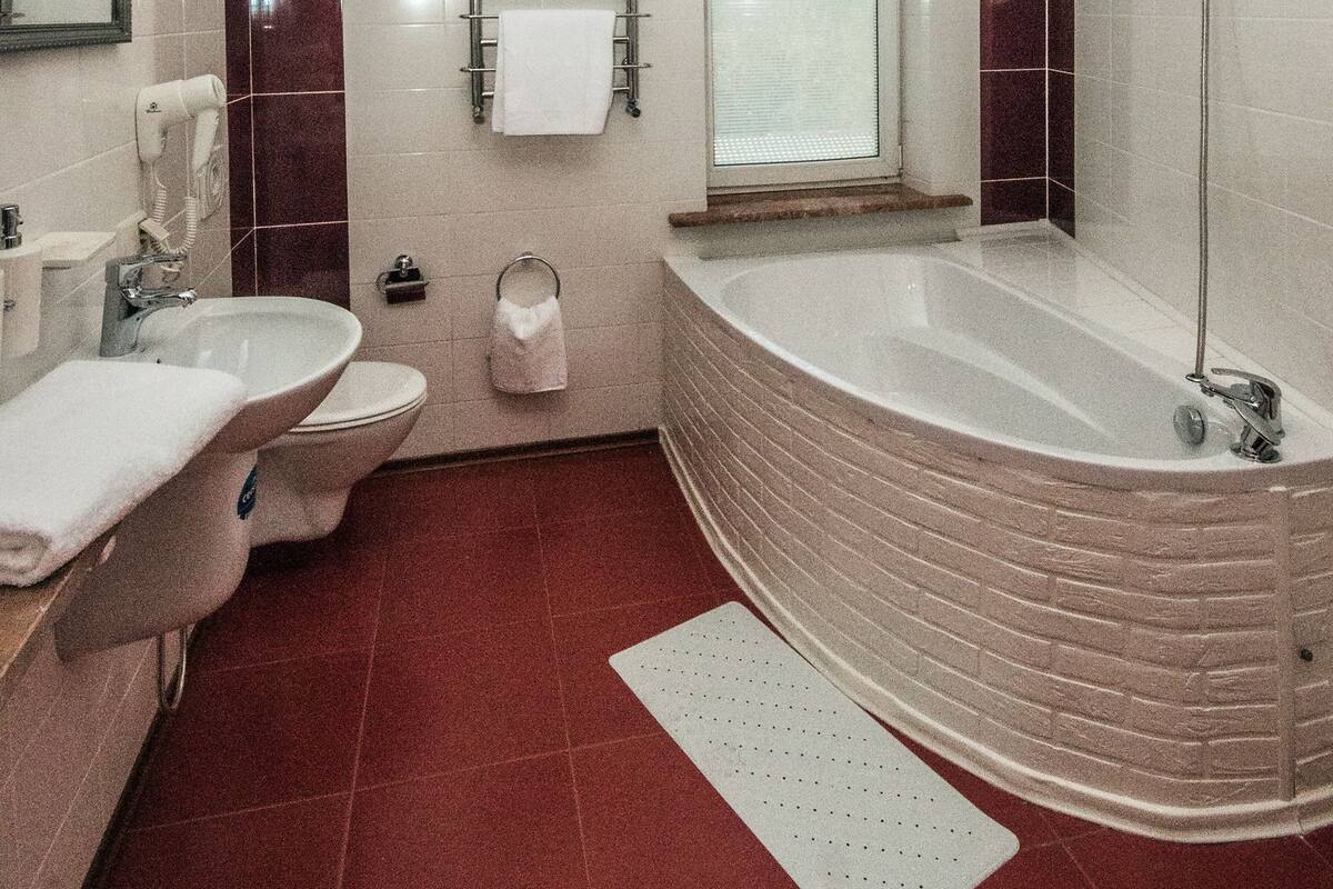 Deluxe Double Room, Balcony | Bathroom | Jetted tub, free toiletries, hair dryer, bathrobes