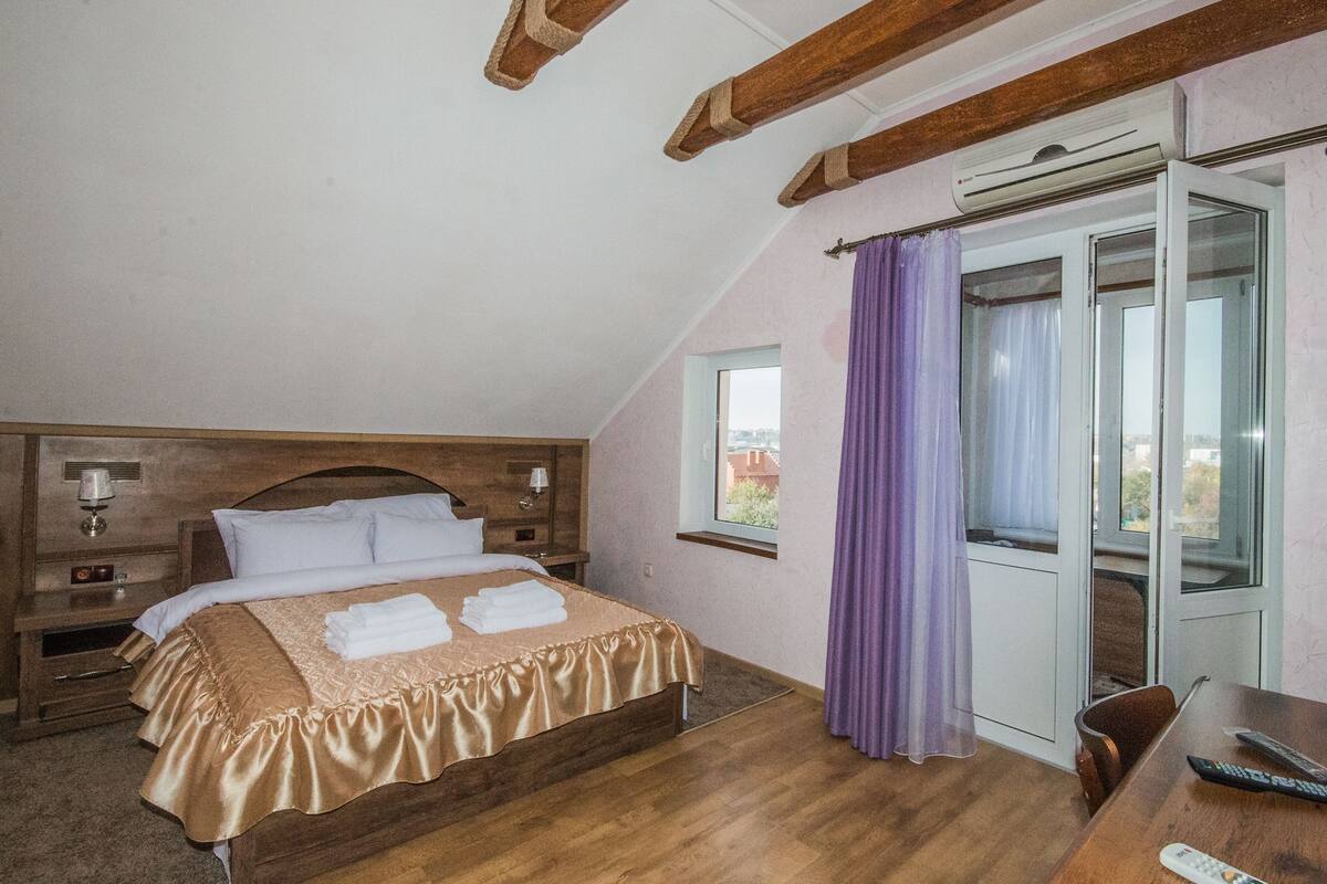 Deluxe Double Room | 1 bedroom, premium bedding, minibar, in-room safe