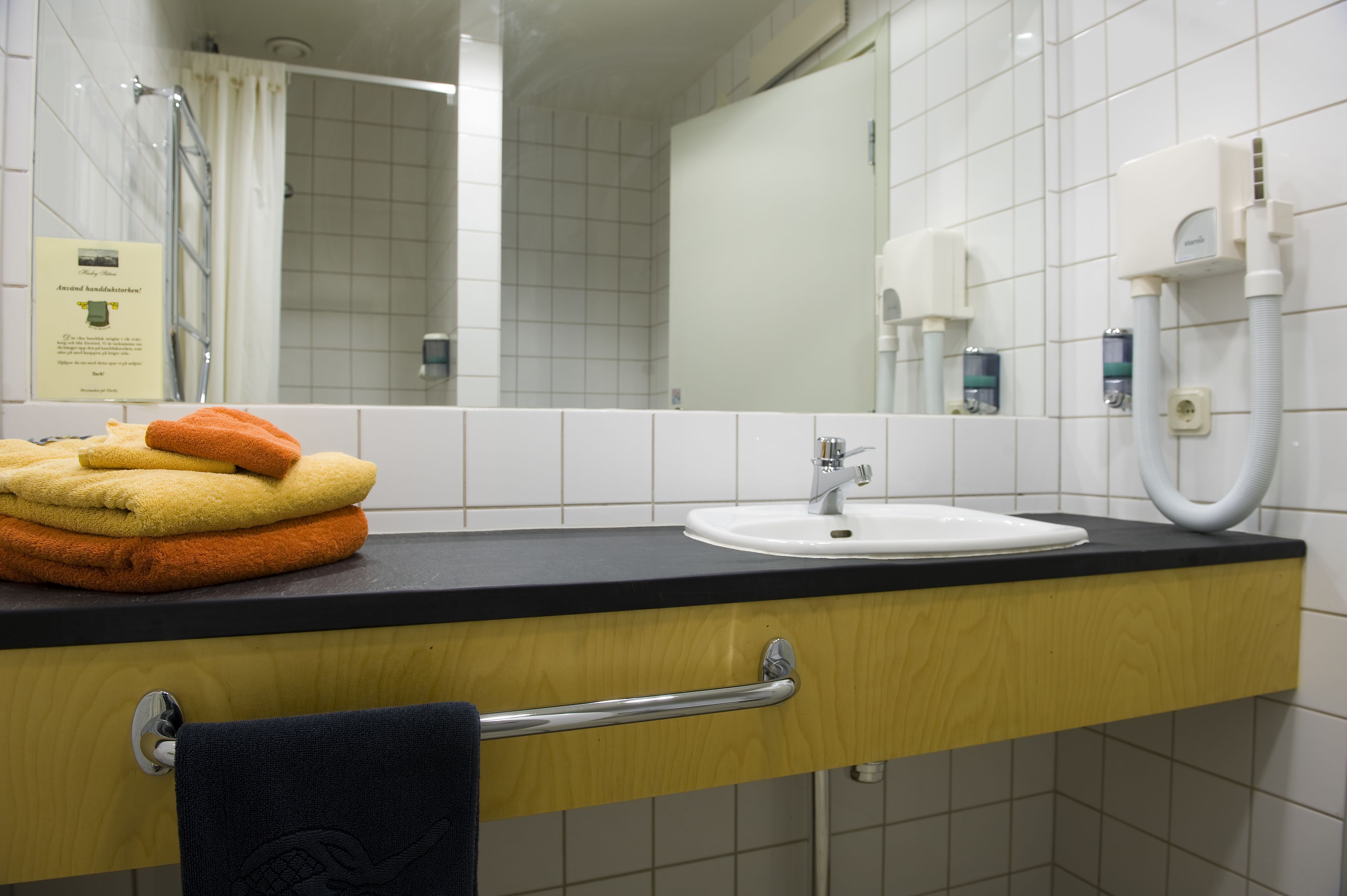 double room | bathroom | shower, free toiletries, hair dryer, towels