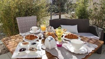 Tempat makan outdoor