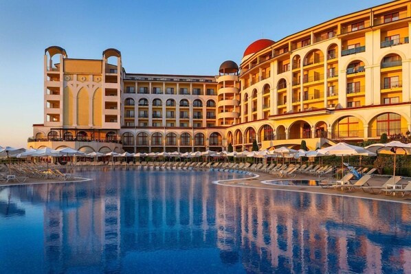 Indoor pool, outdoor pool - RIU Helios Bay – All Inclusive (Obzor)
