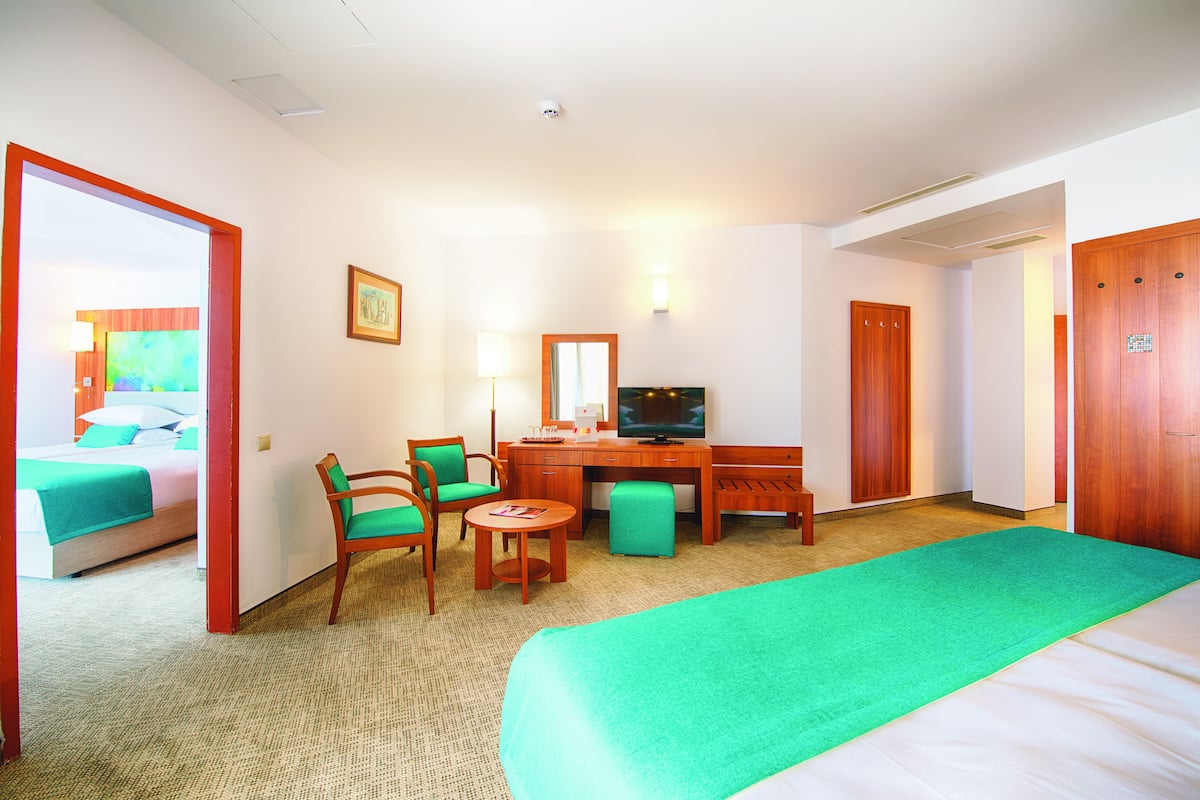 Family Room, Balcony
