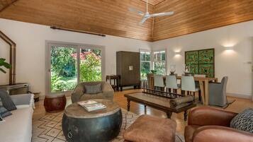 House, 4 Bedrooms | Living area | TV, fireplace