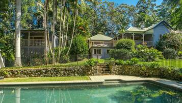 حمّام سباحة خارجي