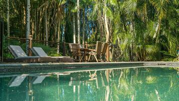 حمّام سباحة خارجي