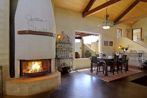 Villa, 5 Bedrooms | In-room dining