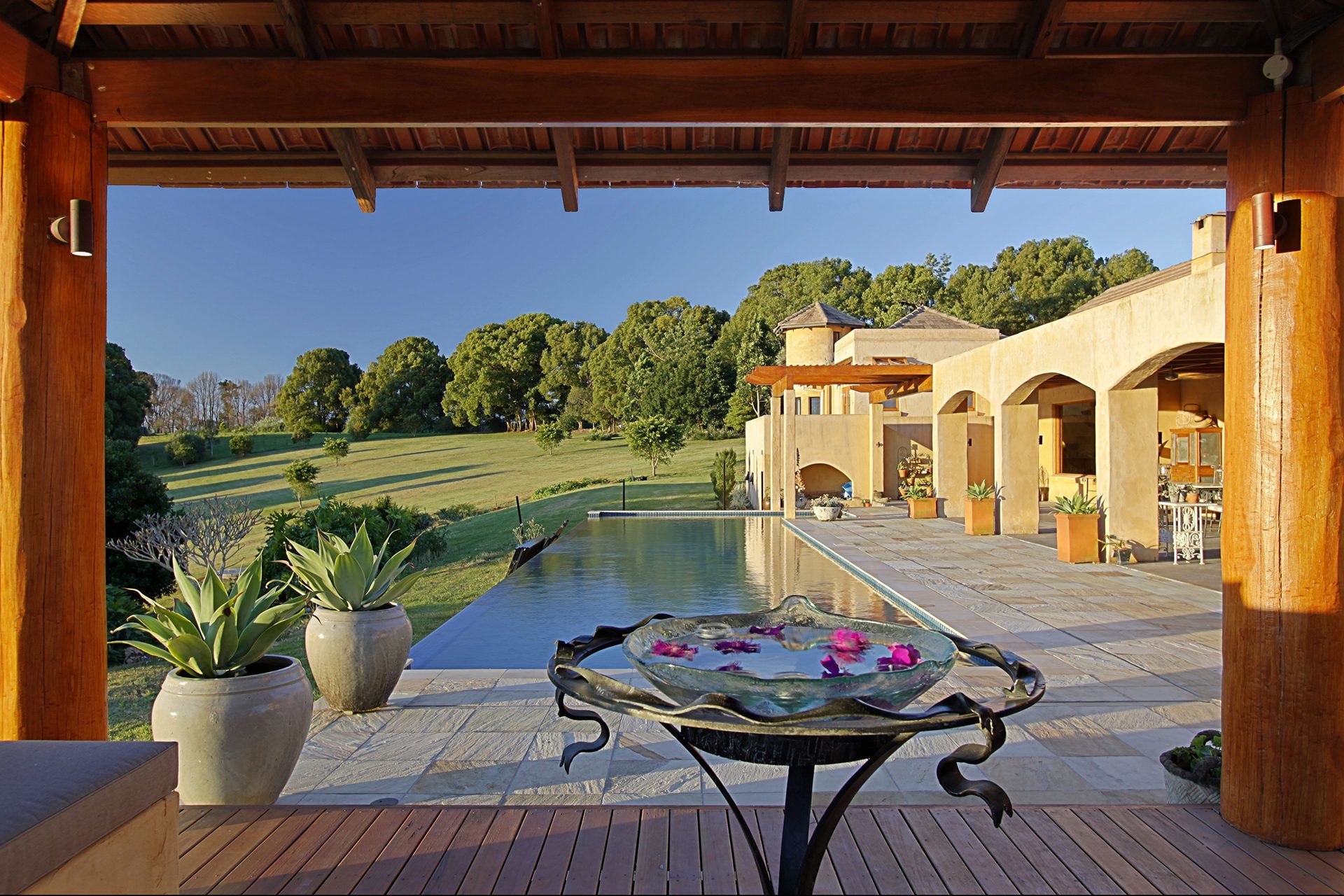 المنشأة من الخارج