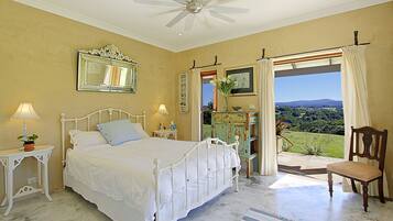 5 عدّة غرف نوم ومكواة/لوح كي وأسرّة أطفال/رضّع وأسرّة قابلة للطي