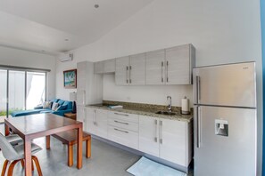Comfort Apartment, 2 Bedrooms | Private kitchen