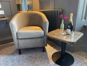 Habitación doble, baño privado | Tabla de planchar con plancha, wifi gratis, ropa de cama