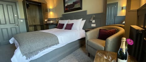 Double En-suite | Iron/ironing board, free WiFi, bed sheets