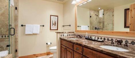 Condo, Multiple Beds (6112 Bear Lodge, Trappeur's Crossing) | Bathroom